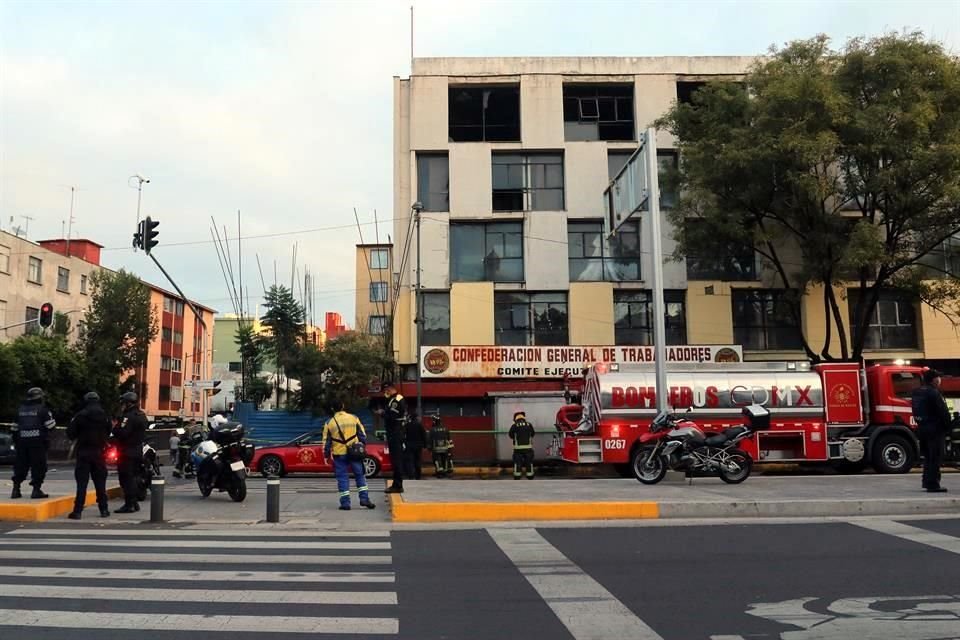 Bomberos atendieron un incendio registrado en un edificio abandonado de la Colonia Centro.