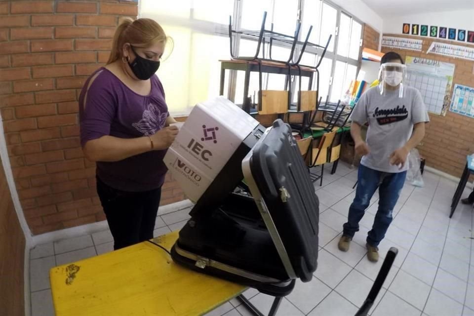 El voto electrónico en Coahuila evitó todavía más el contacto entre funcionarios y electores.