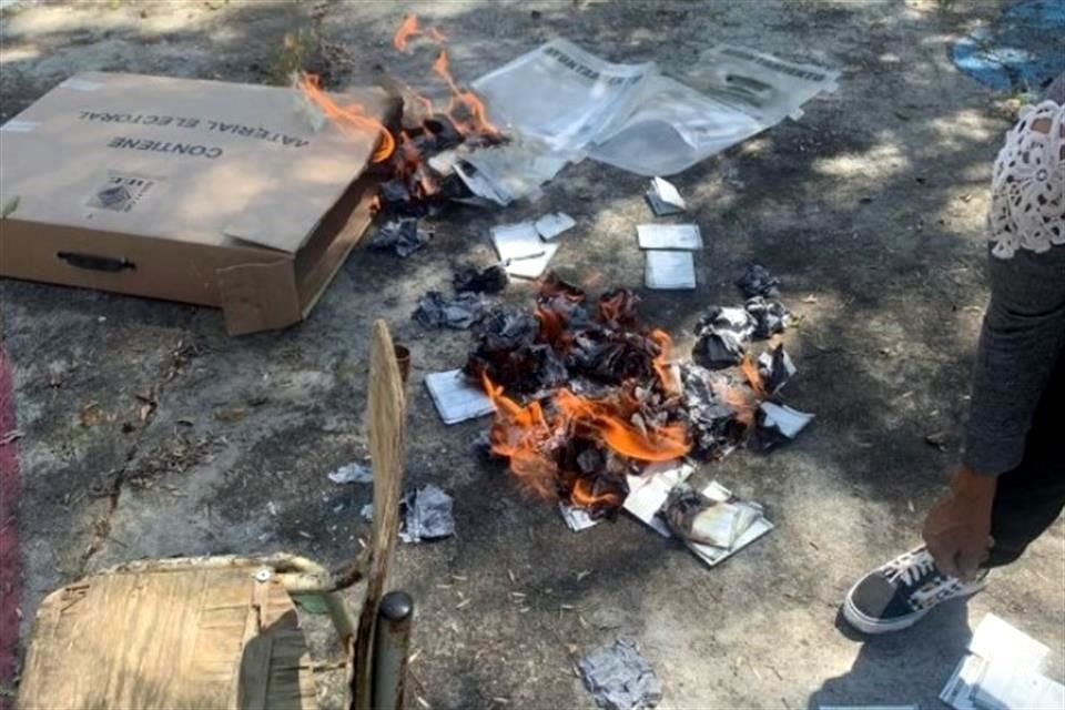 La Fiscalía Especializada en Delitos Electorales reportó incidentes menores durante la jornada de votación, entre ellos la quema de boletas en Pacula, Hidalgo.