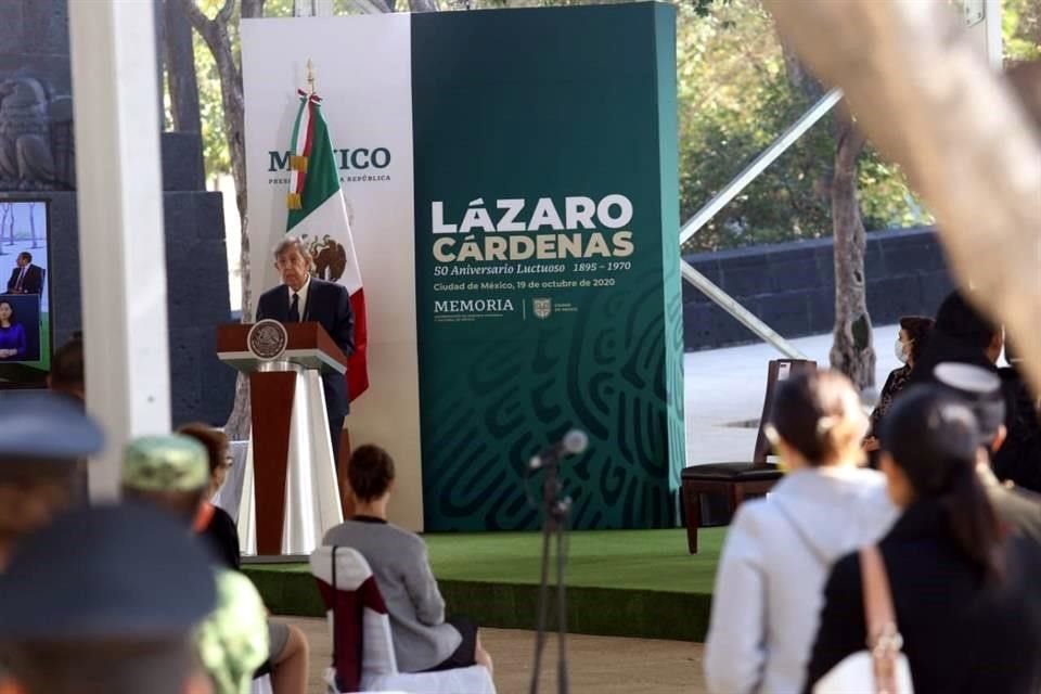 El político acudió a la ceremonia del 50 Aniversario Luctuoso del ex Presidente Lázaro Cárdenas del Río.