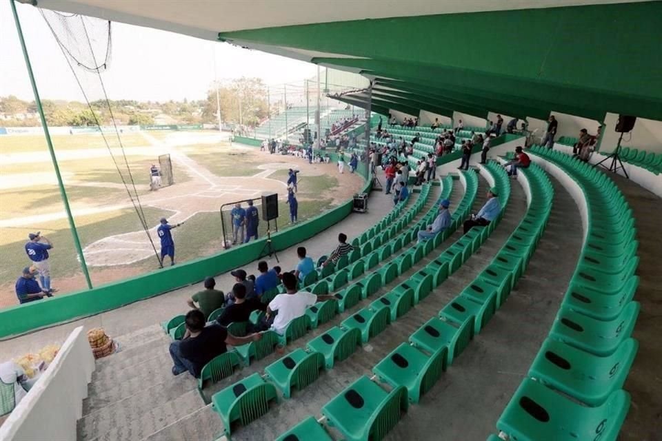 En ese entonces, Velasco informó que serían techadas las áreas de sol del estadio para que el público quedara protegido ante las altas temperaturas y la lluvia.