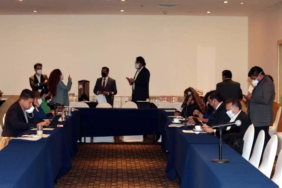 La sesión se realiza en el Hotel Fiesta Inn Alameda.