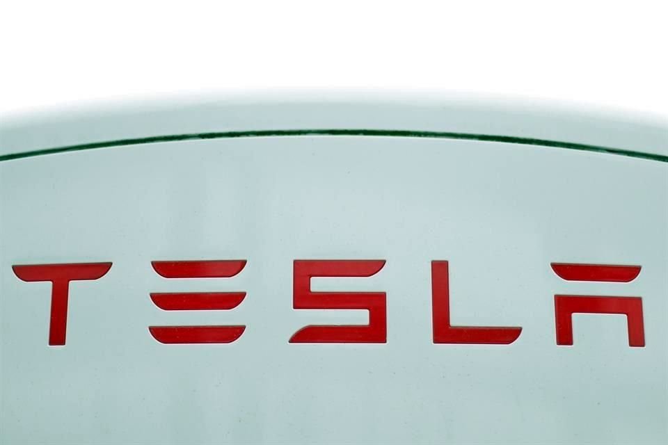 Tesla dijo que excedería su objetivo de entregar medio millón de autos en todo el mundo este año.