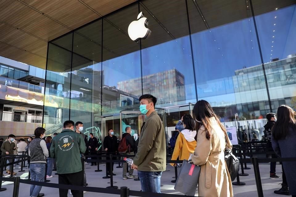 Las cortas filas afuera de las tiendas de Apple en el centro de negocios de Shanghai contrastaron con las multitudes que acudieron en masa a eventos de lanzamiento anteriores.