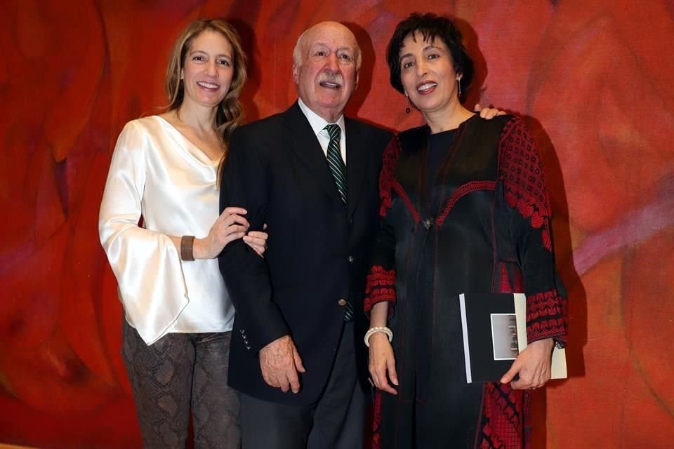 Paulina y Bruno Newman con Patricia Agraz