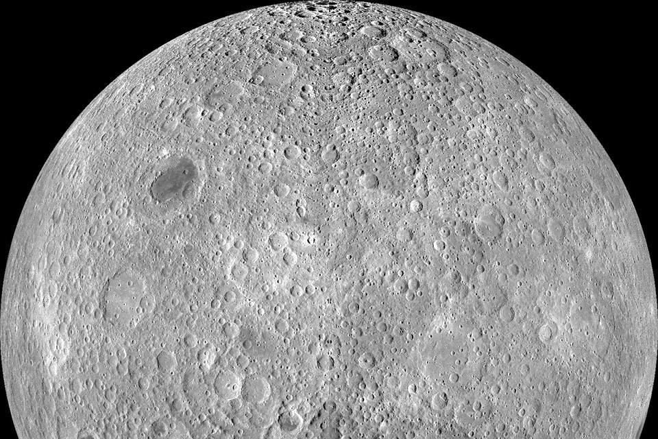 Los estudios comprobaron una teoría sobre la existencia de agua en la superficie lunar.