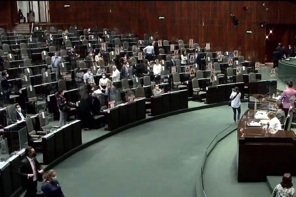 Aspectos de la sesión en la Cámara de Diputados.