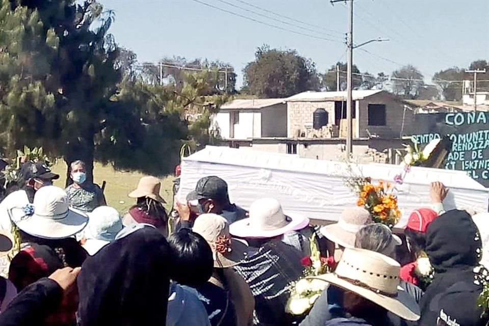 Los niños fueron sepultados ayer en San José del Rincón, en el Estado de México.