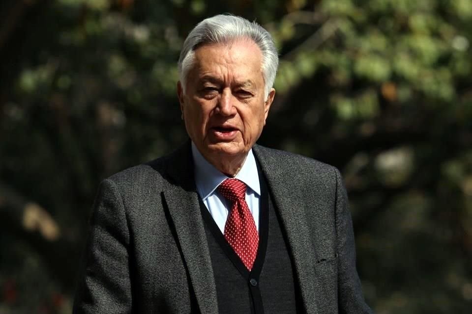 El Presidente Andrés Manuel López Obrador afirmó que los medios atacan sin pruebas al director de la CFE.