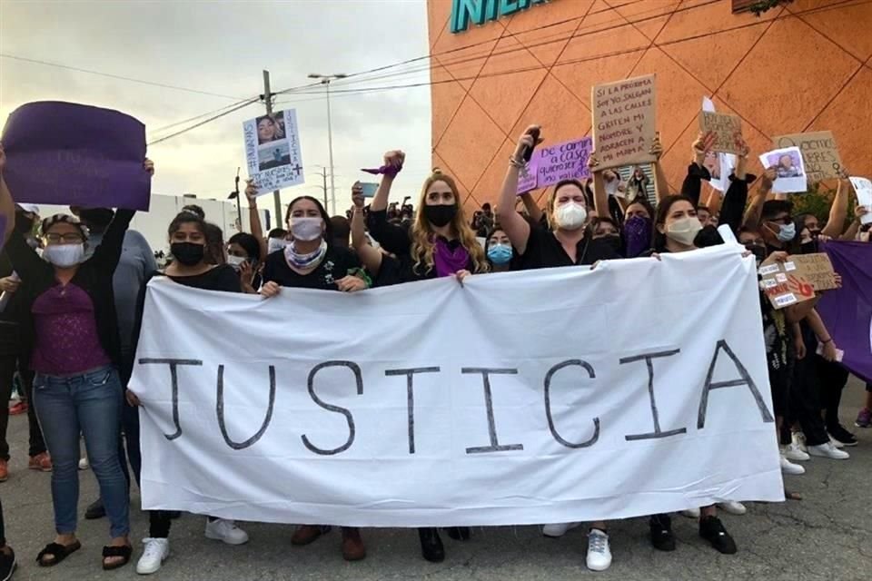 Manifestantes repudiaron el feminicidio de Bianca Alejandrina.