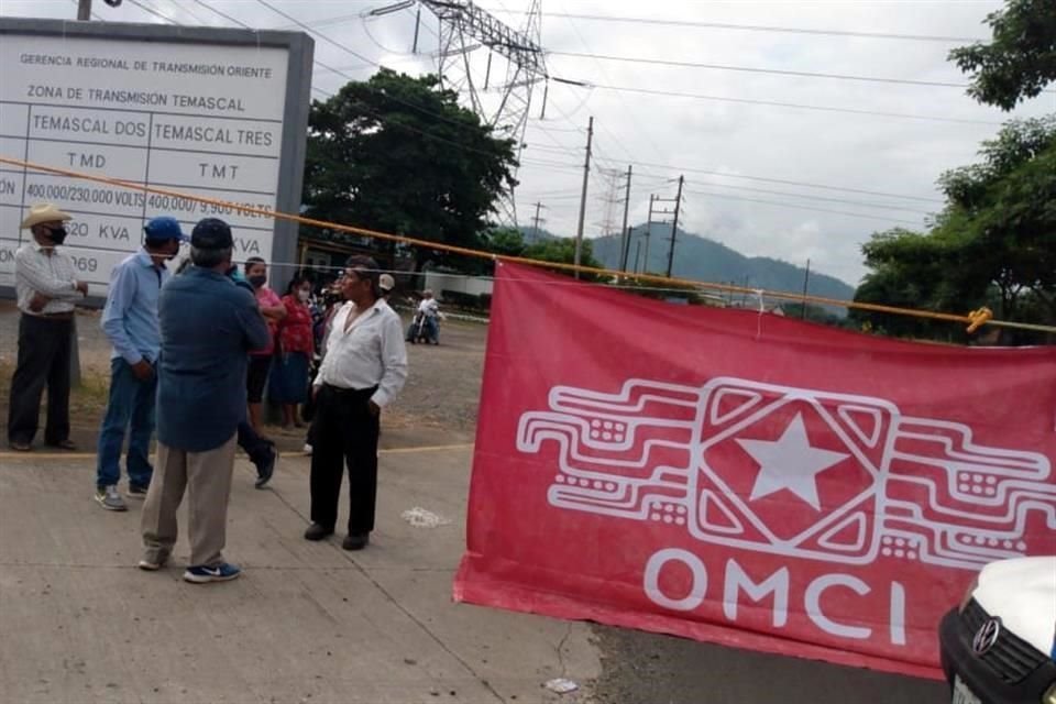 Integrantes de la OMCI bloquearon la presa en demanda de que la CFE les cobre tarifas justas.