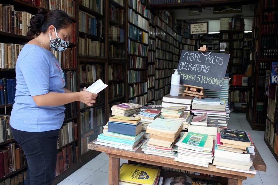 Según el informe de la Caniem, las librerías se llevaron un golpe pronunciado, con una caída en sus ingresos del 32 por ciento.