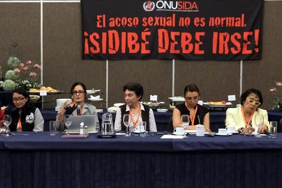Mara Eugenia Romero (amarillo), directora de la asociacin Equidad de Gnero, Ciudadana, Trabajo y Familia, llam a crear la figura de un ombudsman especializado en casos de acoso sexual.