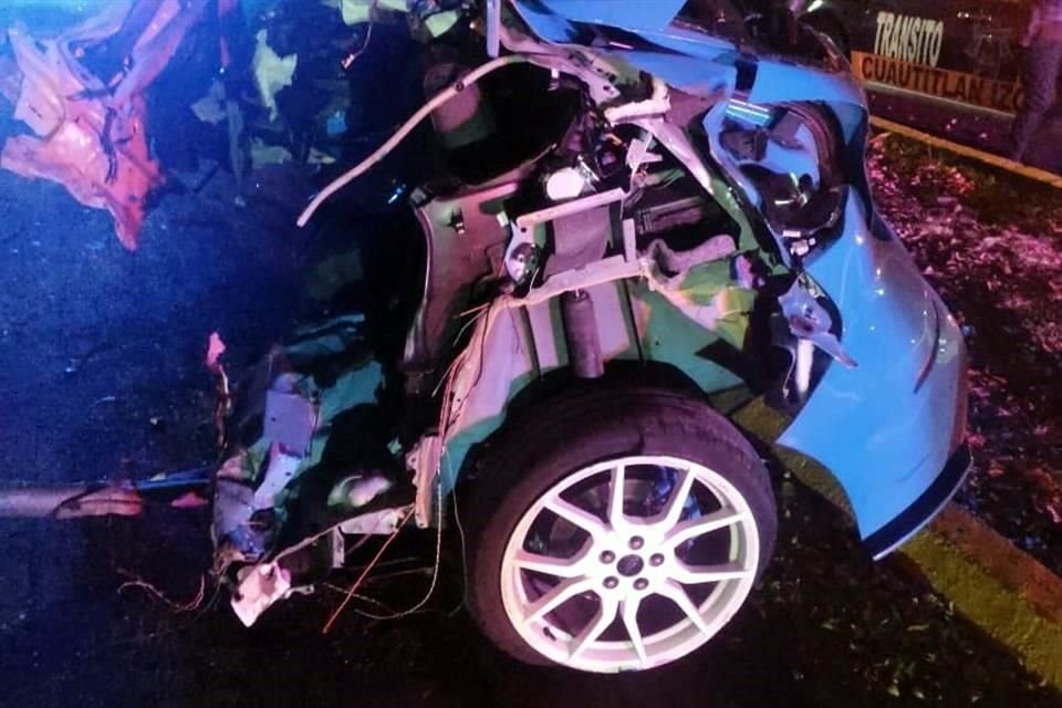 Un accidente automovilístico cobró la vida de un joven de unos 20 años que viajaba en el asiento del copiloto de un automóvil particular azul
