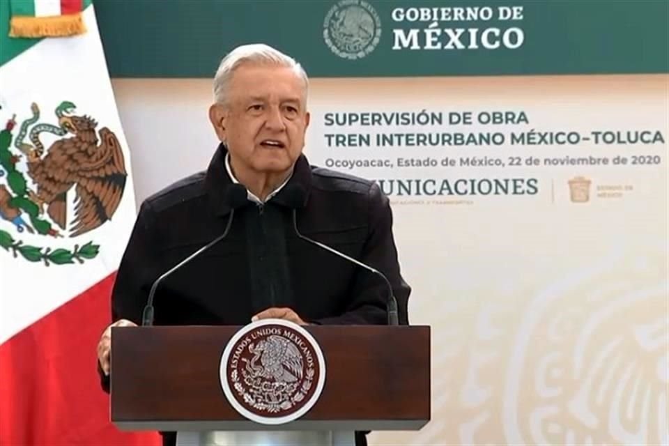 López Obrador estuvo este domingo en Ocoyoacac para supervisar la obra del Tren Interurbano.