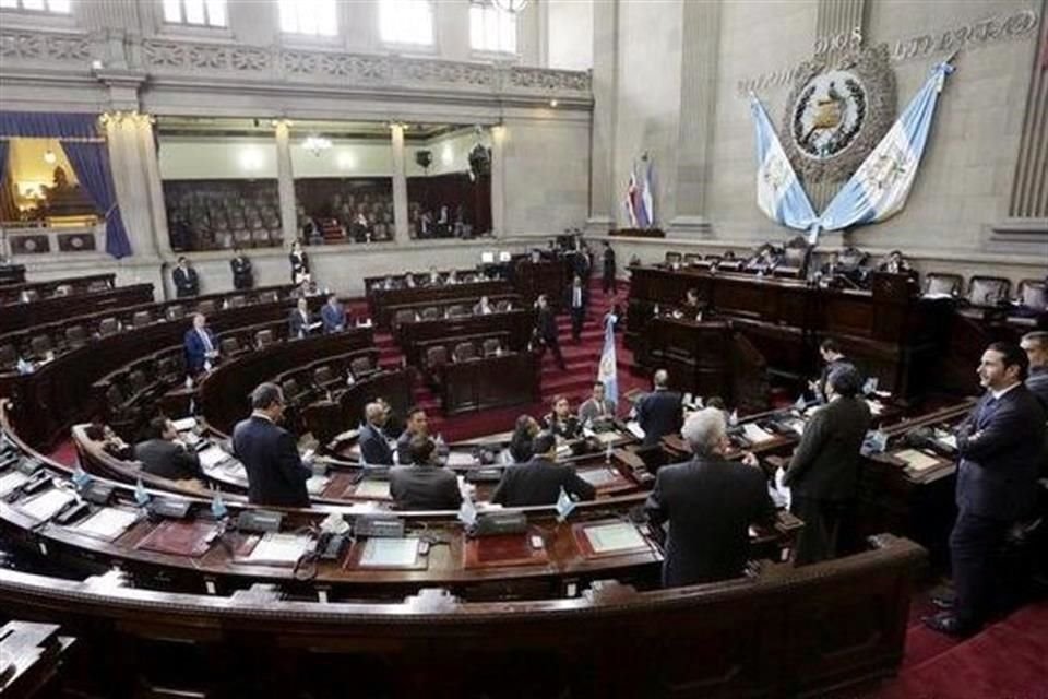 El presidente del Congreso guatemalteco no ofreció detalles sobre las modificaciones que se harán al presupuesto, las cuales deberán concretarse antes de diciembre.