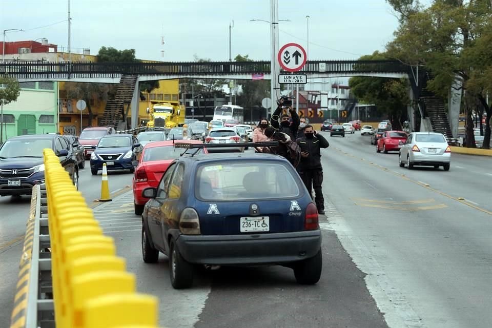 De 7:00 a 9:00 horas, el carril en contraflujo fue aplicado de La Raza a la calle Leibnitz, cerca de Chapultepec dirección Norte-Sur.