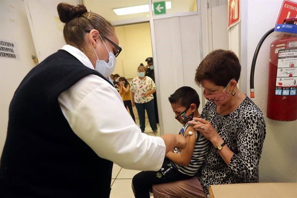 La meta nacional es de 14 millones 460 mil 539 vacunas contra la influenza aplicadas.