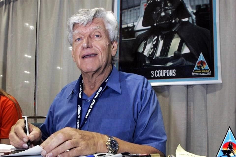 David Prowse, quien interpretó a Darth Vader en la trilogía original de 'Star Wars', falleció ayer a los 85 años.