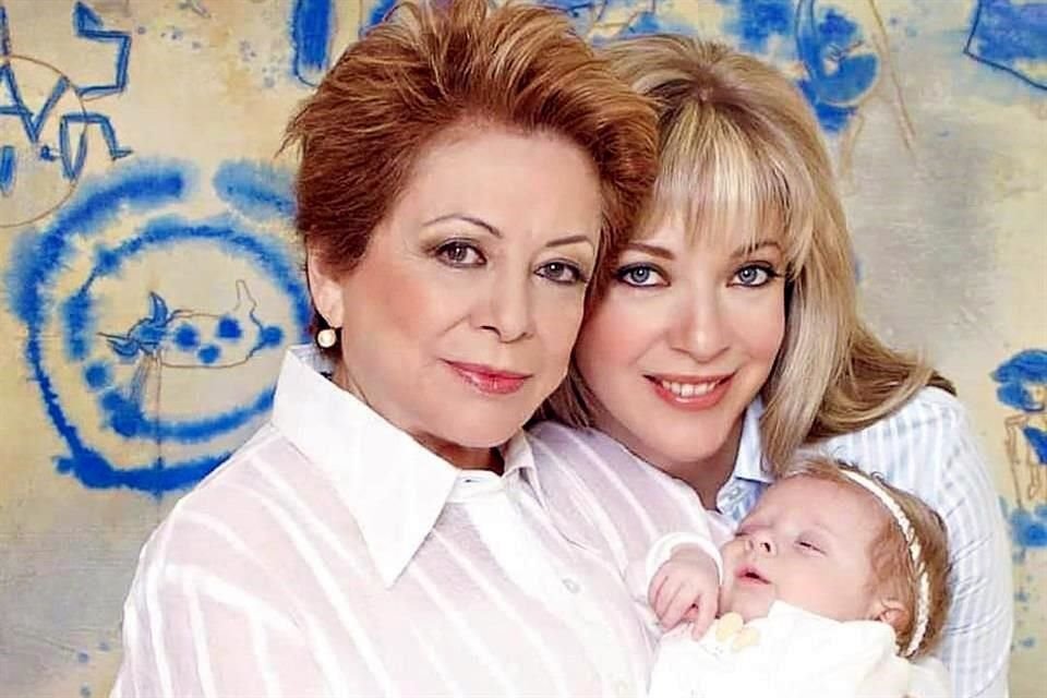 Constanza, hija de la extinta actriz Edith González, sufrió ahora el fallecimiento de su abuela materna.