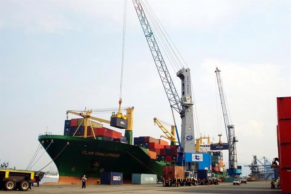 La Marina ejercerá el control de los puertos en sustitución de la Secretaría de Comunicaciones y Transportes.
