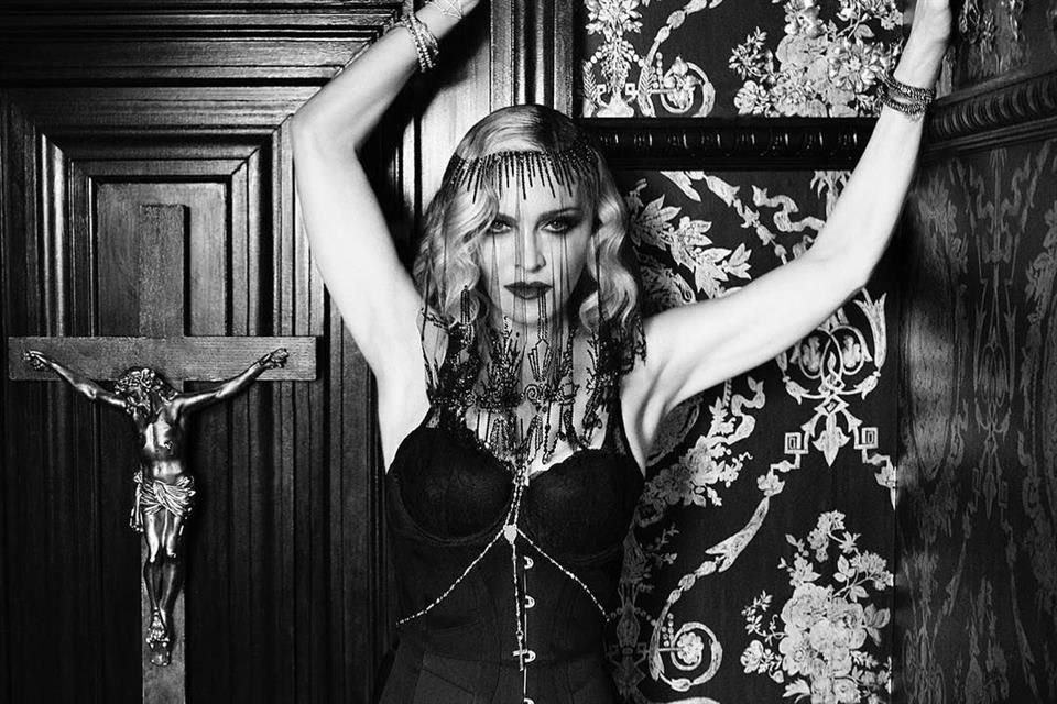 Madonna se hizo por primera vez un tatuaje: se marcó las iniciales de los nombres de sus hijos en su muñeca izquierda.