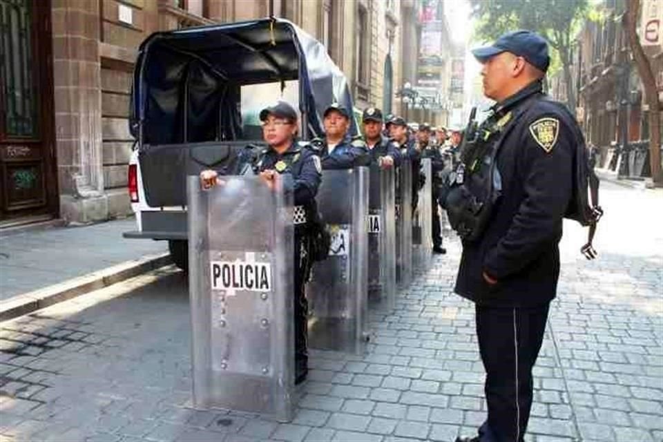 Para poder identificarlos mejor si cometen algún abuso o irregularidad, policías capitalinos portarán uniformes y chalecos antibalas personalizados, anunció la titular de la CDH, Nashieli Ramírez.