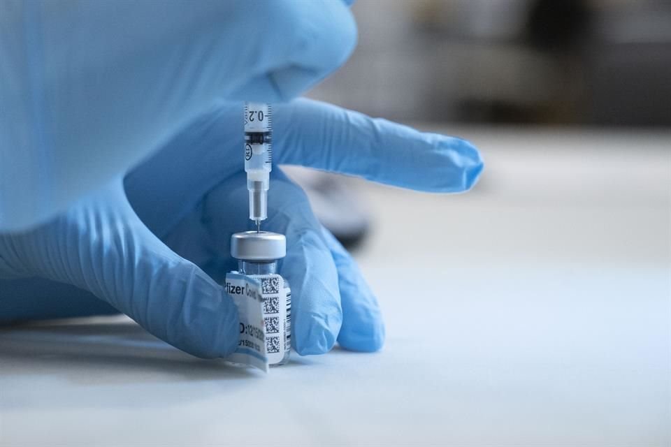El Gobierno federal explora la posibilidad de que empresas privadas participen en la distribución y aplicación de la vacuna contra Covid-19.