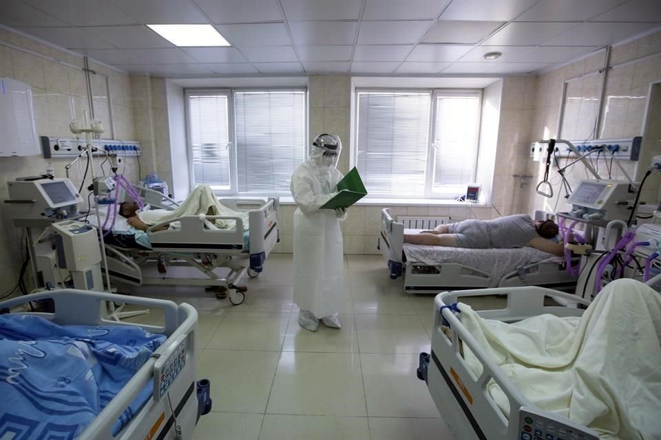 Pese al panorama, especialistas consideran que aún es tiempo de corregir en el manejo de la pandemia. 