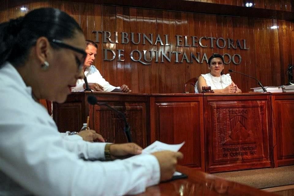 El Tribunal Electoral determin que Acosta, quien labora en la Secretara de Desarrollo Social, incumpli los requisitos.