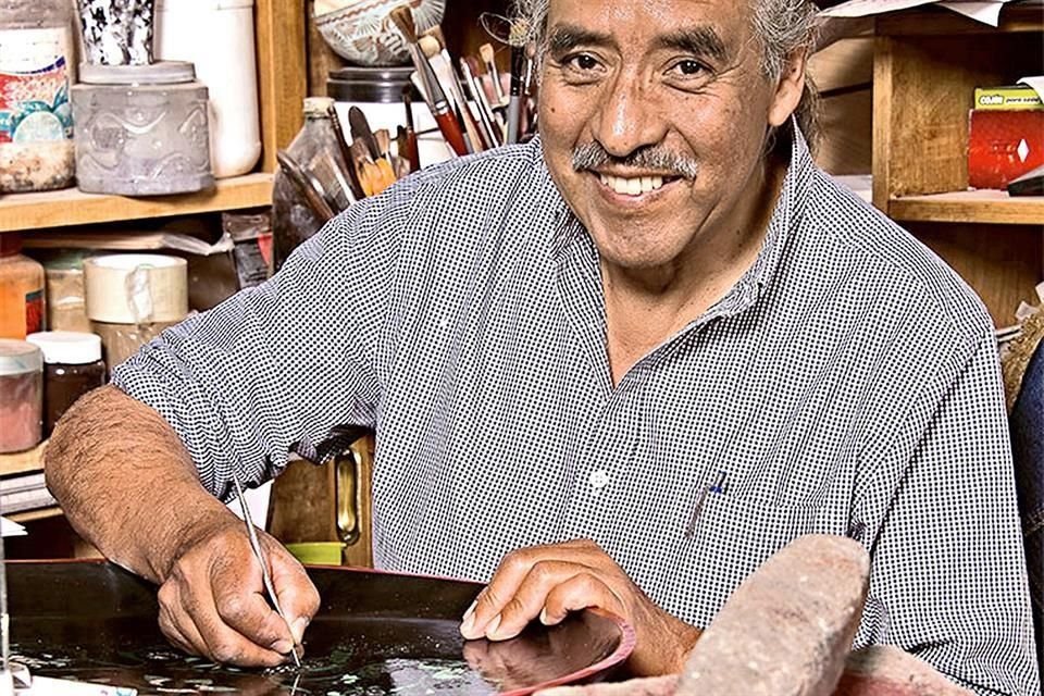 Mario Agustn Gaspar, en Artes y Tradiciones Populares: artesano que ha destacado por su trabajo en pasta de caa y maque, una laca prehispnica que se labra en Michoacn. Fomento Cultural Banamex lo nombr Gran Maestro en 2001.