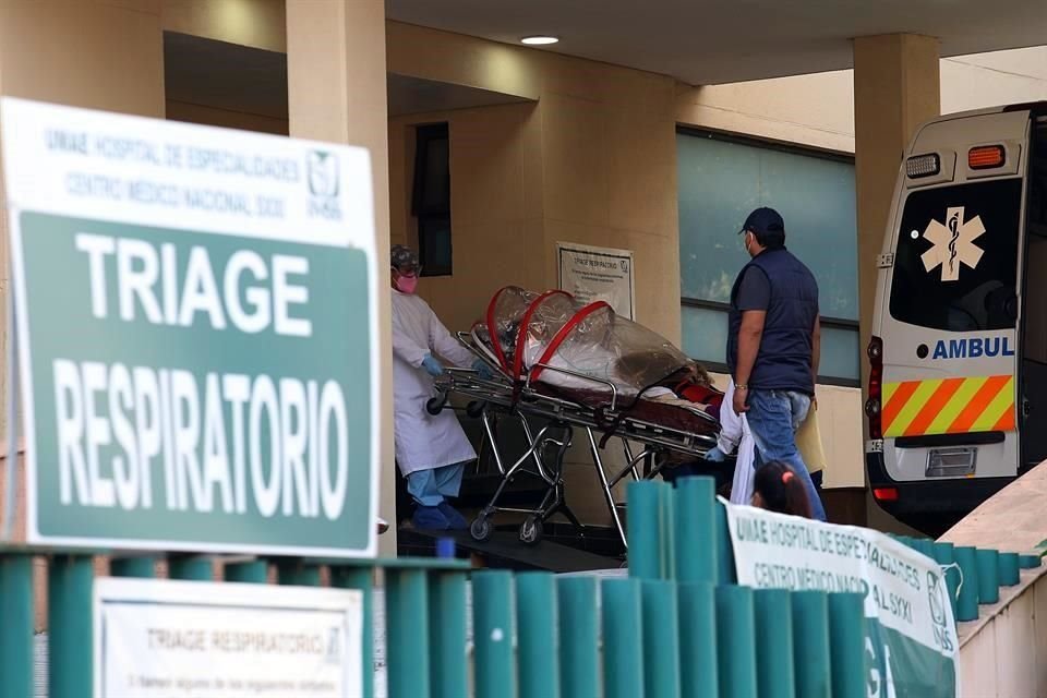 Un paciente es recibido en Urgencias de Centro Médico, en la Ciudad de México.