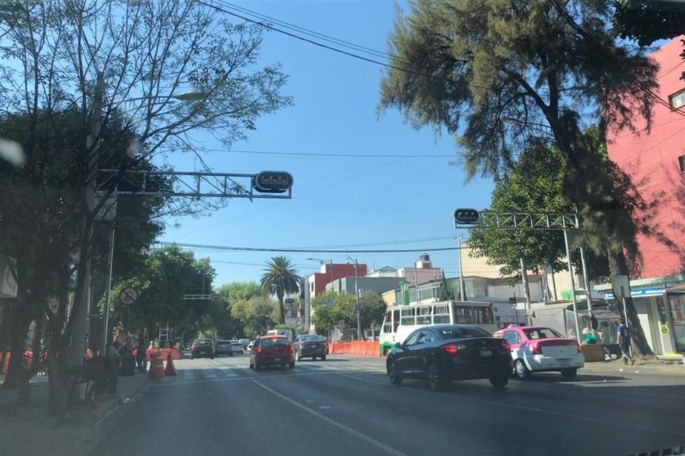 Los semáforos de Eje 5 Sur apagados de Tlalpan a Cuauhtémoc.