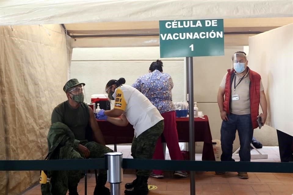 Aspectos de la aplicación de vacunas en el Hospital Militar.