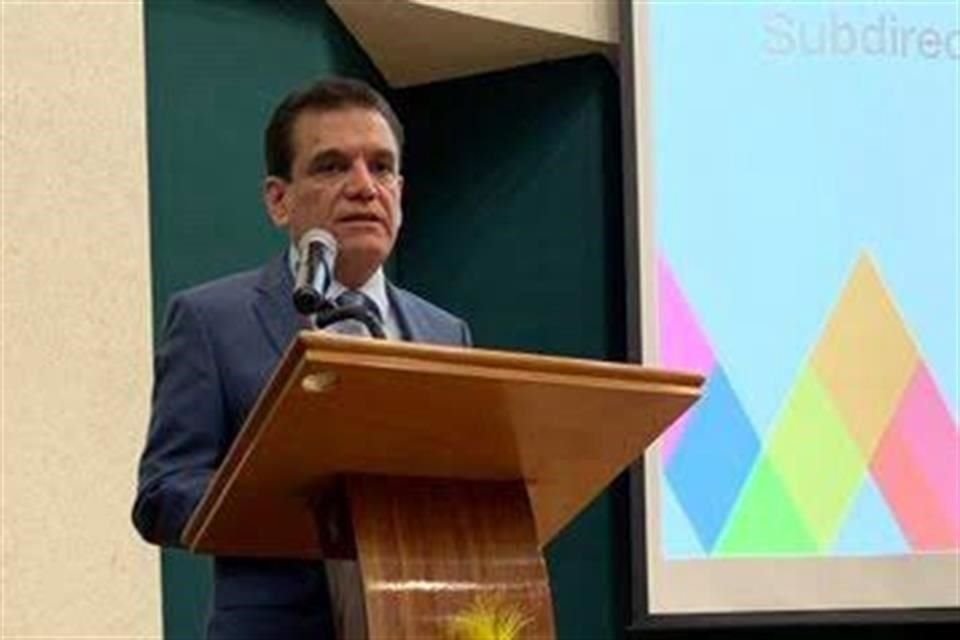 El doctor José Rogel Romero es director del Centro Médico Adolfo López Mateos, del Instituto de Salud del Estado de México.
