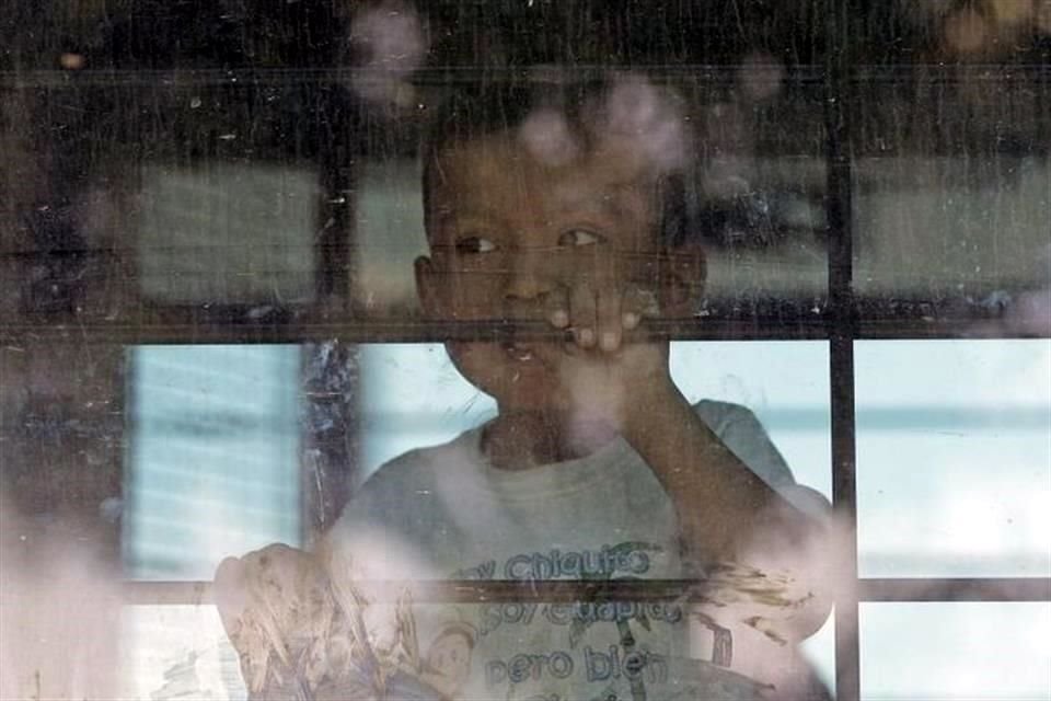 Los especialistas detallaron que el trato que los niños migrantes han recibido en la frontera les ha derivado en un 'comportamiento traumático internalizado y regresivo'.