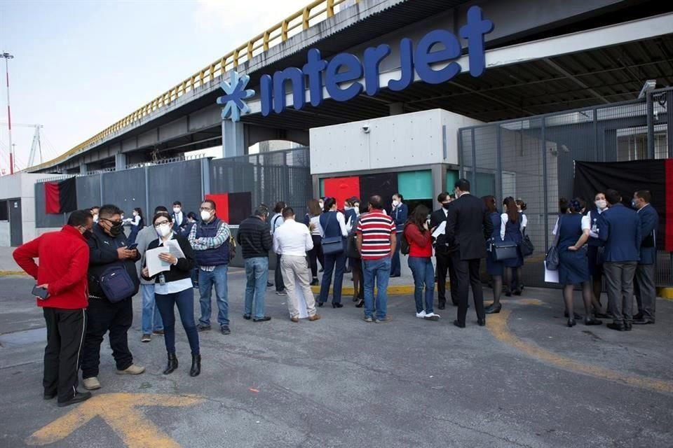 Trabajadores de Interjet estallaron una huelga para exigir el pago de ocho quincenas de salario.
