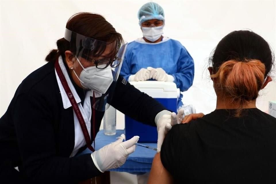 Las vacunas serán distribuidas entre los nosocomios del Instituto de Salud del Estado de México.