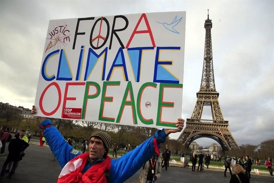 Bajo el Acuerdo de París los gobiernos acordaron implementar medidas para frenar el calentamiento global  por debajo de los 2° Celsius.
