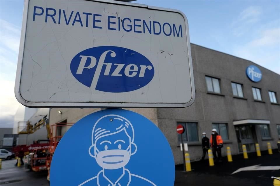 Vista exterior de la fábrica de Pfizer en Puurs, Bélgica.