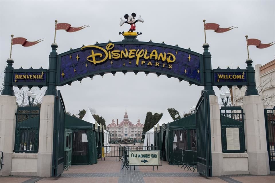 Disneyland Paris se mantendrá cerrado, tentativamente, hasta el 2 de abril de este año, aunque todo dependerá del avance de la crisis sanitaria en Europa.