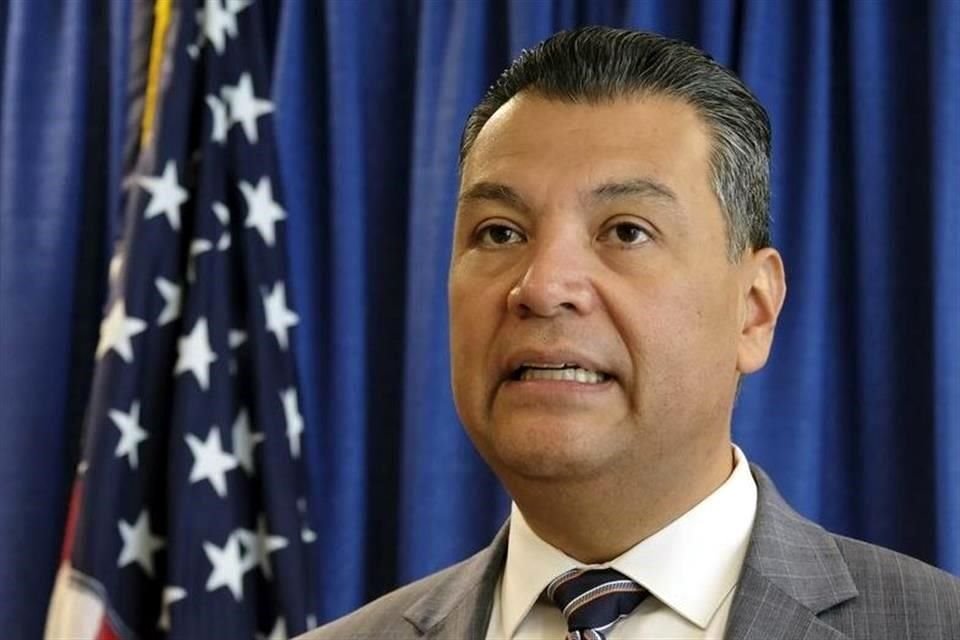 Padilla, quien fue seleccionado el pasado 22 de diciembre por el Gobernador Gavin Newsom para representar a California en la Cámara alta, será el primer senador de ascendencia latina de la entidad.