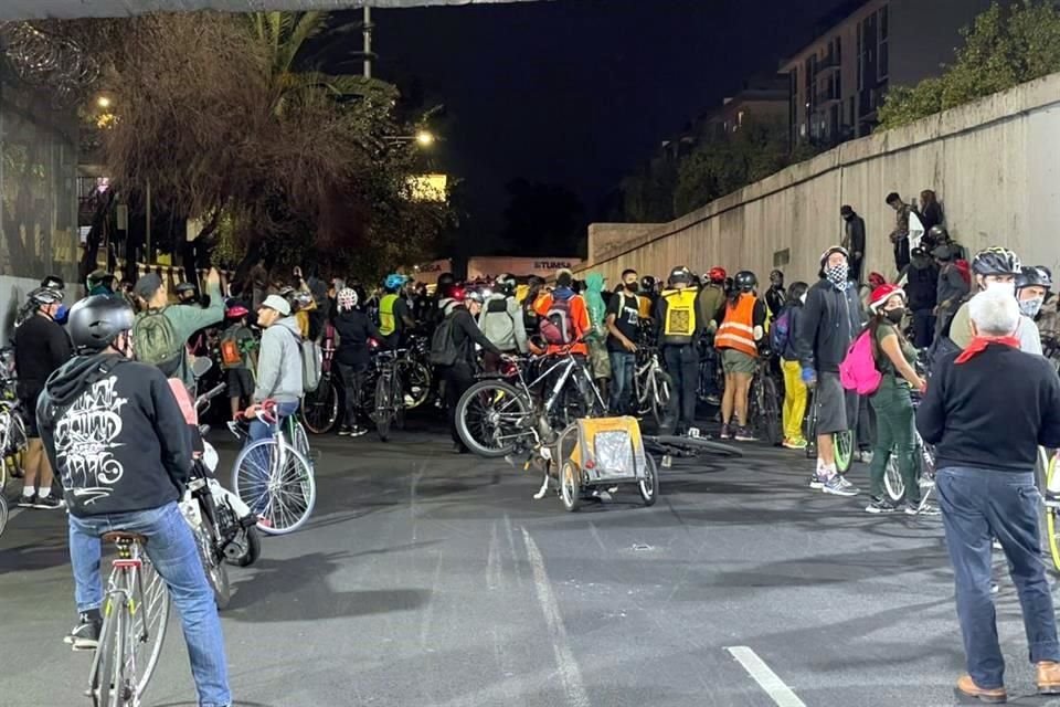 Ciclistas protestaron en Viaducto por la muerte de un compañero.