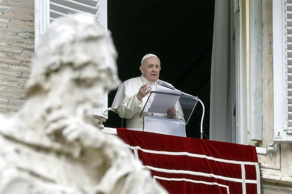 El Papa Francisco recibe fisioterapia con regularidad debido a la citica.