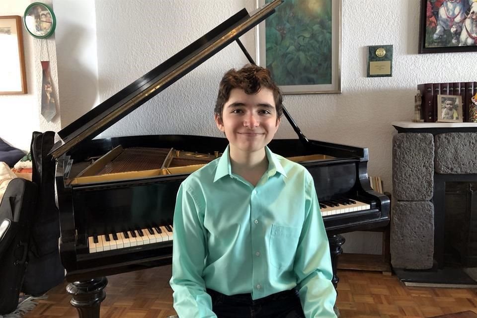 'El piano y yo somos uno mismo', dice el joven msico de 15 aos de edad.
