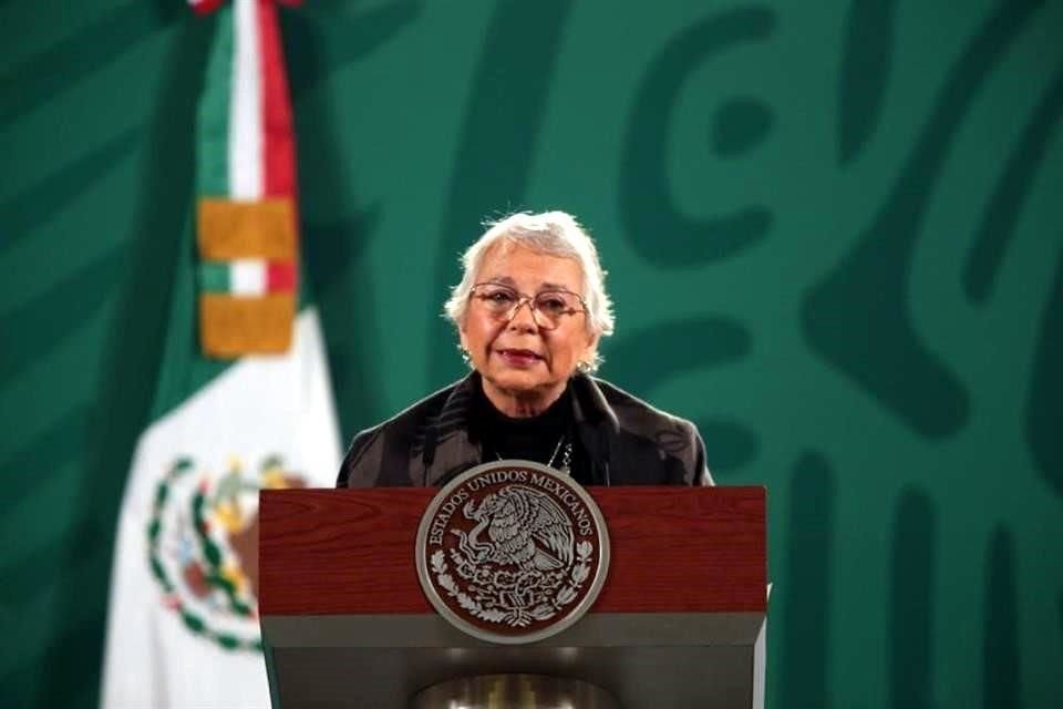 Olga Sánchez Cordero, Secretaria de Gobernación, afirmó que Andrés Manuel López Obrador continúa ejerciendo a distancia sus funciones como Presidente pese a tener Covid-19.