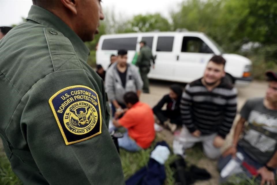 La iniciativa busca que no se penalice a los migrantes que entran ilegalmente a Estados Unidos.