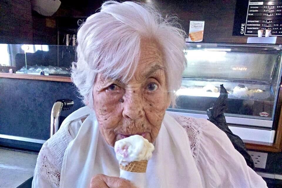 Eva Mange, de 103 años, se encuentra aún en la residencia para adultos mayores.