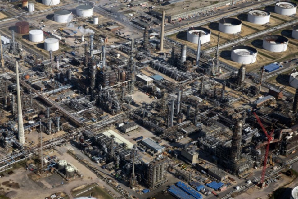 Exxon dijo que mantendrá una amplia presencia en el Reino Unido con sus negocios de refinado, lubricantes, producción petroquímica y de venta de gas natural.   