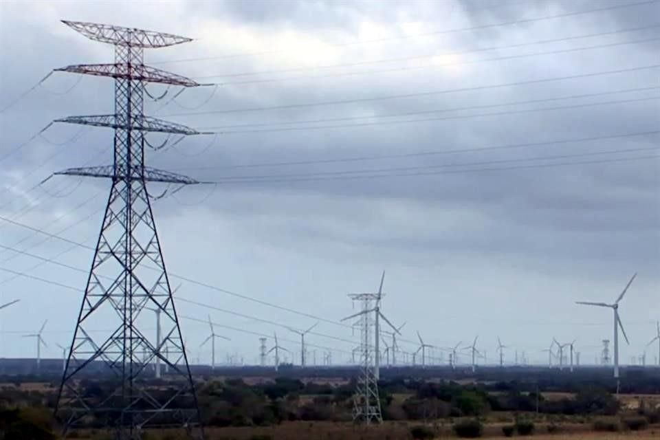 Mientras Comisión de Energía de San Lázaro aprobó dictamen de reforma a Ley de Industria Eléctrica, IP advirtió que tarifas aumentarán 17%.